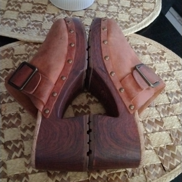 KORK EASE CLOGS - Picture 11 of 12